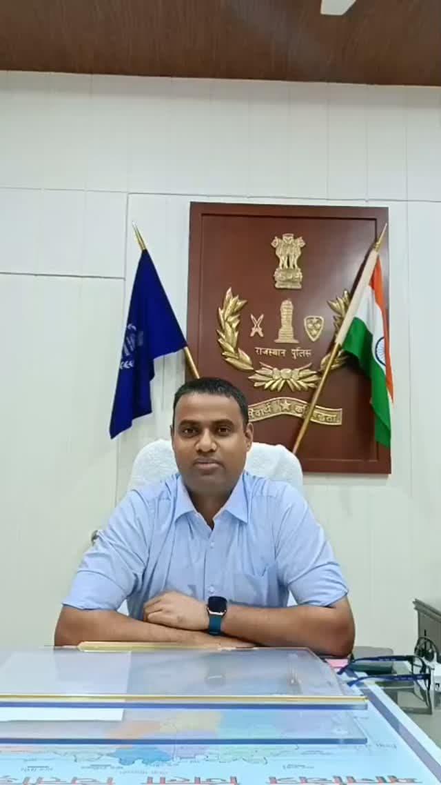 एसपी धर्मेन्द्र सिंह की अभिनव पहल, डिजिटल पोर्टल से आसान होगी पुलिस जनसुनवाई।
दैनिक वीरधरा राजस्थान।
चित्तौड़गढ़। आमजन को पुलिस जनसुनवाई से जुड़ी जानकारी सहजता से उपलब्ध कराने और अनावश्यक आवागमन से राहत दिलाने के उद्देश्य से चित्तौड़गढ़ पुलिस ने डिजिटल पहल की है। जिला पुलिस अधीक्षक धर्मेन्द्र सिंह एवं अतिरिक्त पुलिस अधीक्षक गजेन्द्र सिंह जोधा के मार्गदर्शन में तैयार spchittorgarh.online पोर्टल के माध्यम से नागरिक घर बैठे अधिकारियों की उपलब्धता, जनसुनवाई का समय, कक्ष संख्या और पुलिस अधिकारियों के संपर्क विवरण जान सकेंगे। इस पहल से दूर-दराज के ग्रामीणों का समय और खर्च बचेगा तथा पुलिस और आमजन के बीच संवाद को अधिक सुगम बनाने में मदद मिलेगी।
पुलिस अधीक्षक धर्मेंद्र सिंह ने बताया कि जिले में डिजिटल पुलिसिंग और जनसुविधाओं को बढ़ावा देने की दिशा में चित्तौड़गढ़ के युवा उद्यमियों कुश शर्मा (संस्थापक) एवं लव शर्मा (सह-संस्थापक), ChittorTech ने विशेष