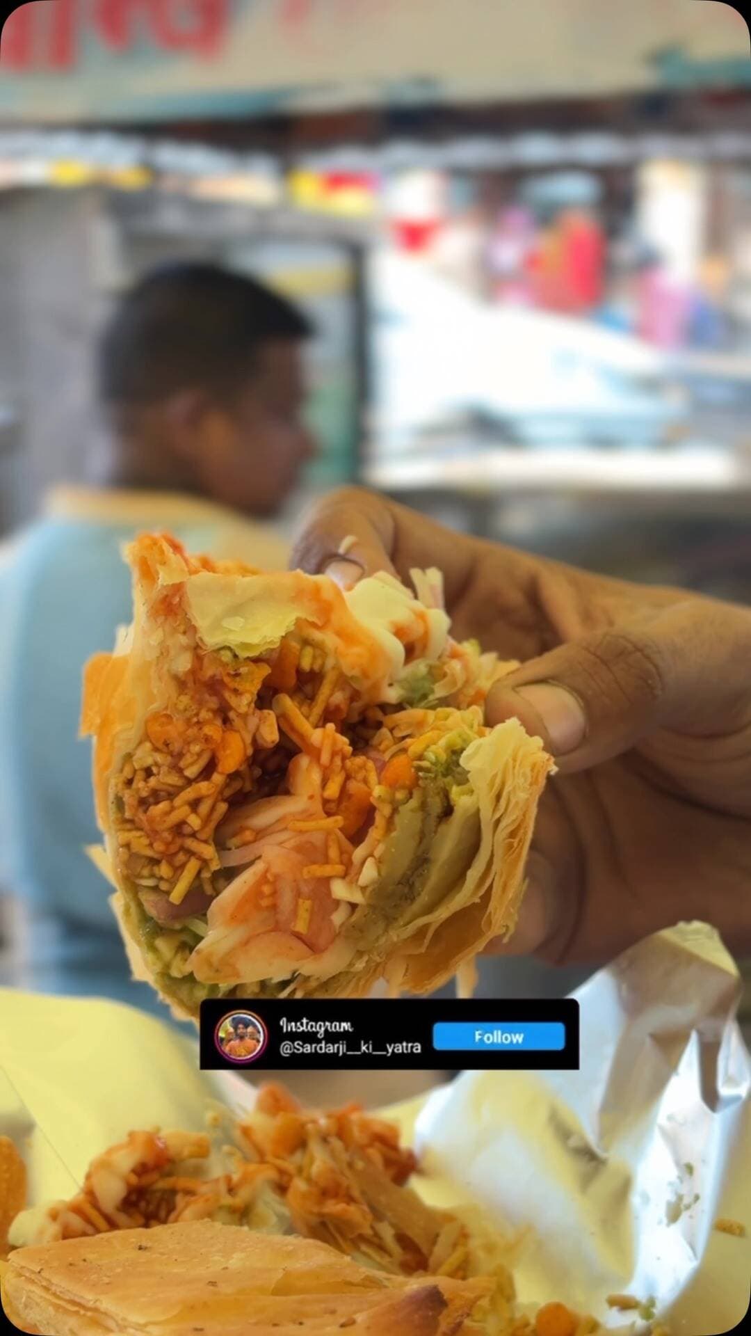 Exploring best street food = Bombey Patties 😋
📍 new market
#sardarjikiyatrabhopal #foodporn #streetfood #patties #newmarket