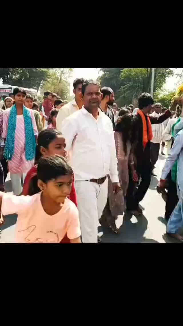 हमारी एक ही तमन्ना है तुम चुपचाप आगे बढ़ते जाओ हम तुम्हारे आगे और पीछे डाल बंन करके चलेंगे कभी साथ नहीं छोड़ेंगे, क्योंकि हम तुम्हारा साथ सिर्फ हमारे लिए नहीं इस समाज के लिए चाहते हैं।
आप में वह फुर्ती है आपमे वह तमाम गुण हैं जिससे आप समाज का भी एक बहुत शानदार नेतृत्व कर सकते हो।
आप में बहुत ताकत ओर वह हौसला भी है जो समाज को गुमराह करने की कोई कोशिश करें तो आप चाहे वह कैसे भी वह होगा उसको मुंहतोड़ जवाब देने की ताकत है, इसलिए हम चाहते हैं कि हमारे समाज में आप जैसा व्यक्ति राजनीतिक क्षेत्र में भी आगे जाए जिससे समाज का भविष्य उज्जवल हो- समाज सेवी हेमन्त अरहोडा