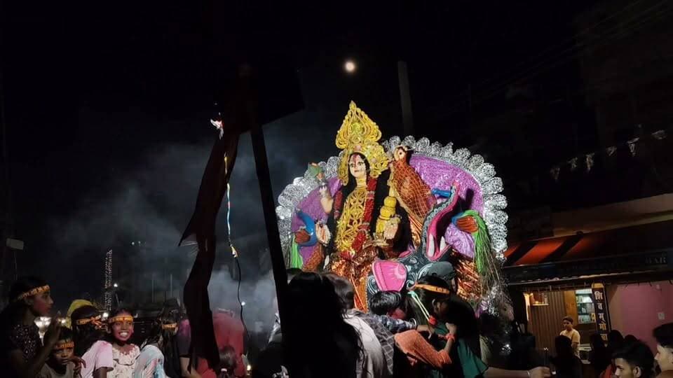 सुपौल में नम आंखों से मां लक्ष्मी को दी गई विदाई, विसर्जन के लिए निकली भव्य शोभायात्रा