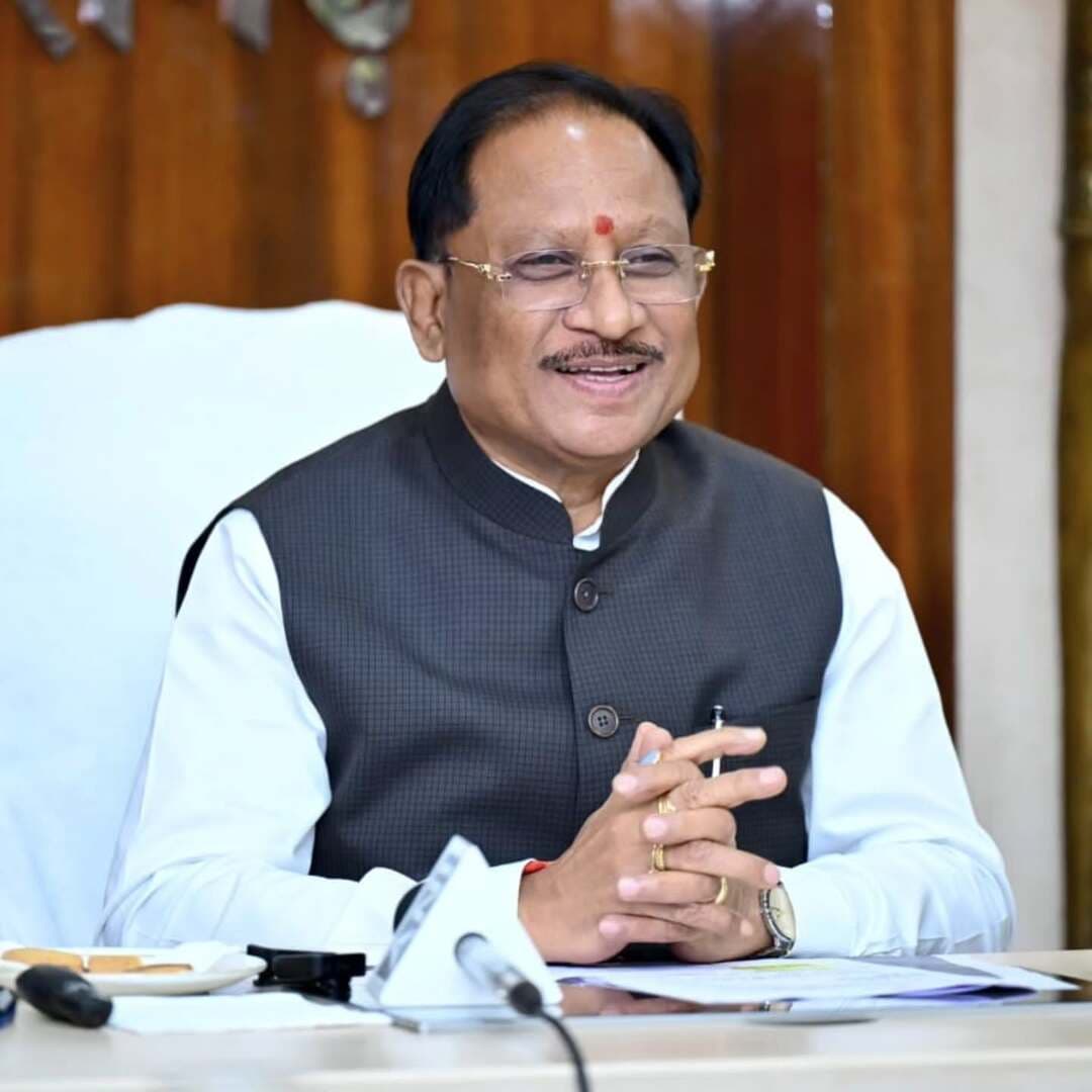 जल संरक्षण में सूरजपुर की राष्ट्रीय पहचान
जल संचय जनभागीदारी अभियान में उल्लेखनीय उपलब्धि हासिल करने पर मुख्यमंत्री श्री विष्णु देव साय ने सूरजपुर जिले के नागरिकों एवं जिला प्रशासन की टीम को बधाई दी। जिले की यह उपलब्धि जनभागीदारी, जनजागरूकता और जल संरक्षण के प्रति सामूहिक प्रतिबद्धता का प्रतीक है।
मुख्यमंत्री ने जल संरक्षण एवं संवर्धन के प्रयासों को सराहते हुए वर्षा जल संचयन और प्राकृतिक जल स्रोतों के संरक्षण को जनआंदोलन बनाने का आह्वान किया।
#JalSanchayJanBhagidari #JalSanrakshan #Surajpur #DistrictAdministrationSurajpur
@chhattisgarhcmo
@ministryofpanchayatiraj
@prdcggov @ministry_of_jal_shakti @rena_jamil_ias @vijendrasinghpatle