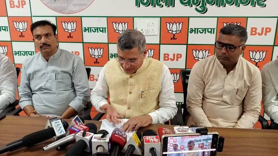 SIR प्रक्रिया को लेकर हरियाणा के पूर्व कृषि मंत्री चौधरी कंवरपाल ने पत्रकारों को दी जानकारी