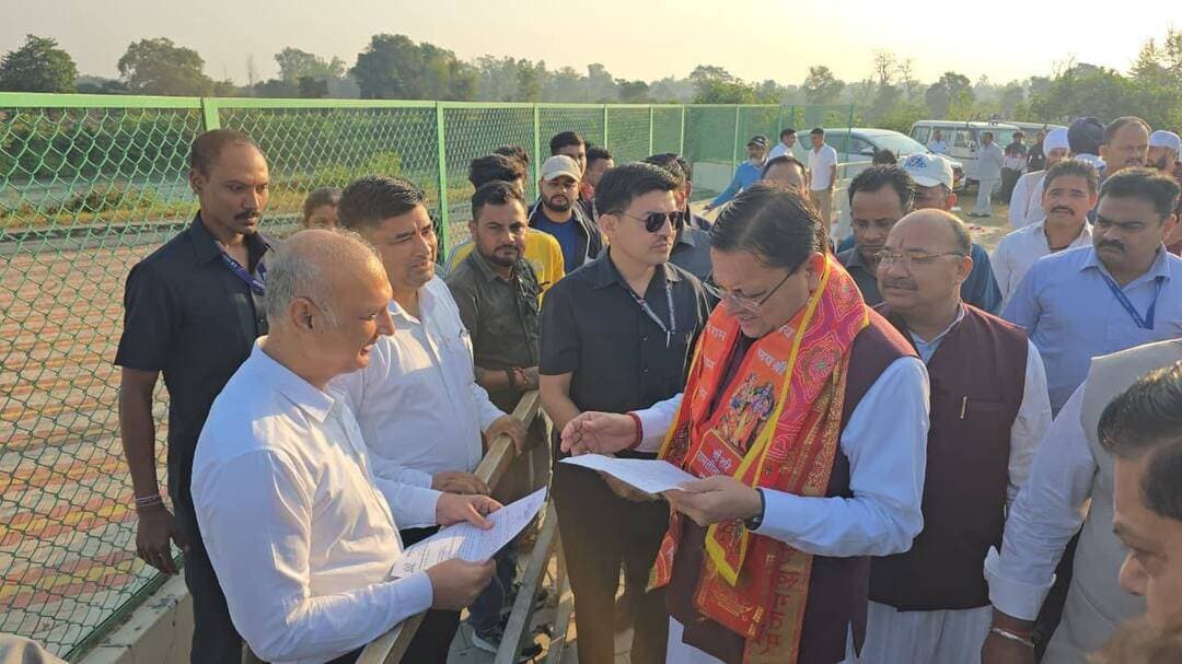 📍 खटीमा में मुख्यमंत्री पुष्कर सिंह धामी ने सुनीं जनसमस्याएं, अधिकारियों को दिए त्वरित समाधान के निर्देश
मुख्यमंत्री श्री पुष्कर सिंह धामी ने रविवार को खटीमा स्थित अपने निजी आवास नगला तराई और लोहियाहेड हेलीपैड पर आमजन एवं जनप्रतिनिधियों से मुलाकात कर उनकी समस्याएं सुनीं।