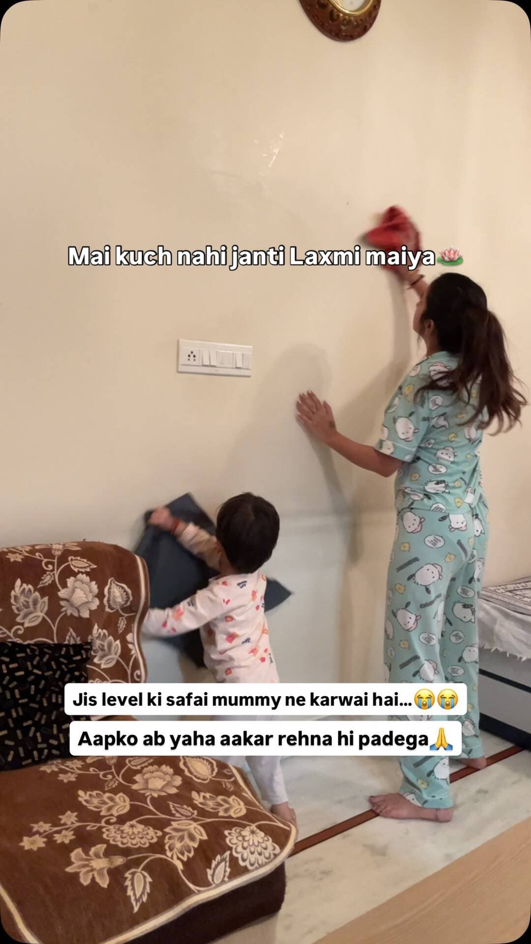 Jadugarni ka dusra roop Naukrani 😭😭
Relatable content, relatable video, Diwali safai, Diwali videos
#diwalivideo #diwalidecor #diwalisafai