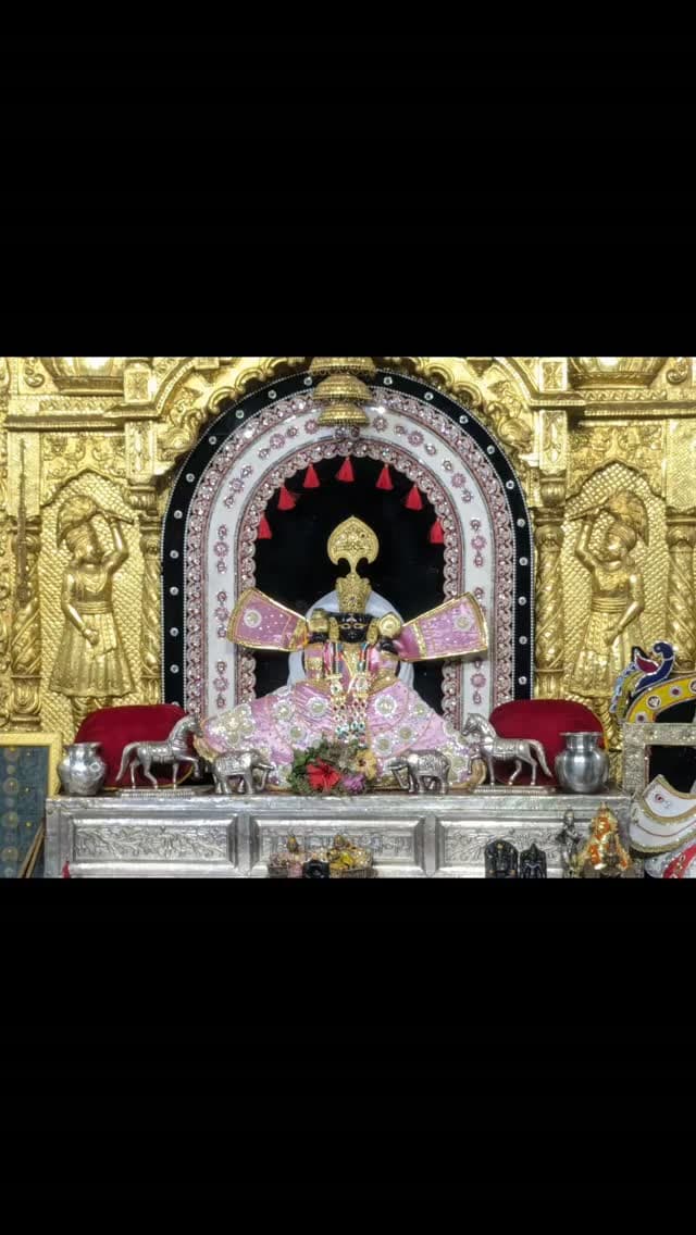 आज के पावन मंगला आरती दर्शन, श्री सांवलिया सेठ जी की जय हो! 🙏 सेठों के सेठ, भक्तों के प्यारे सांवलिया सरकार सब पर अपनी कृपा बनाए रखें। जय श्री सांवलिया सेठ जी! 🚩
#सांवलियासेठ #मंगलाआरतीदर्शन #जयश्रीसांवलियासेठ #सांवलियासरकार #HelloChittorgarh LiveDarshan जयश्रीकृष्ण 🙏🚩