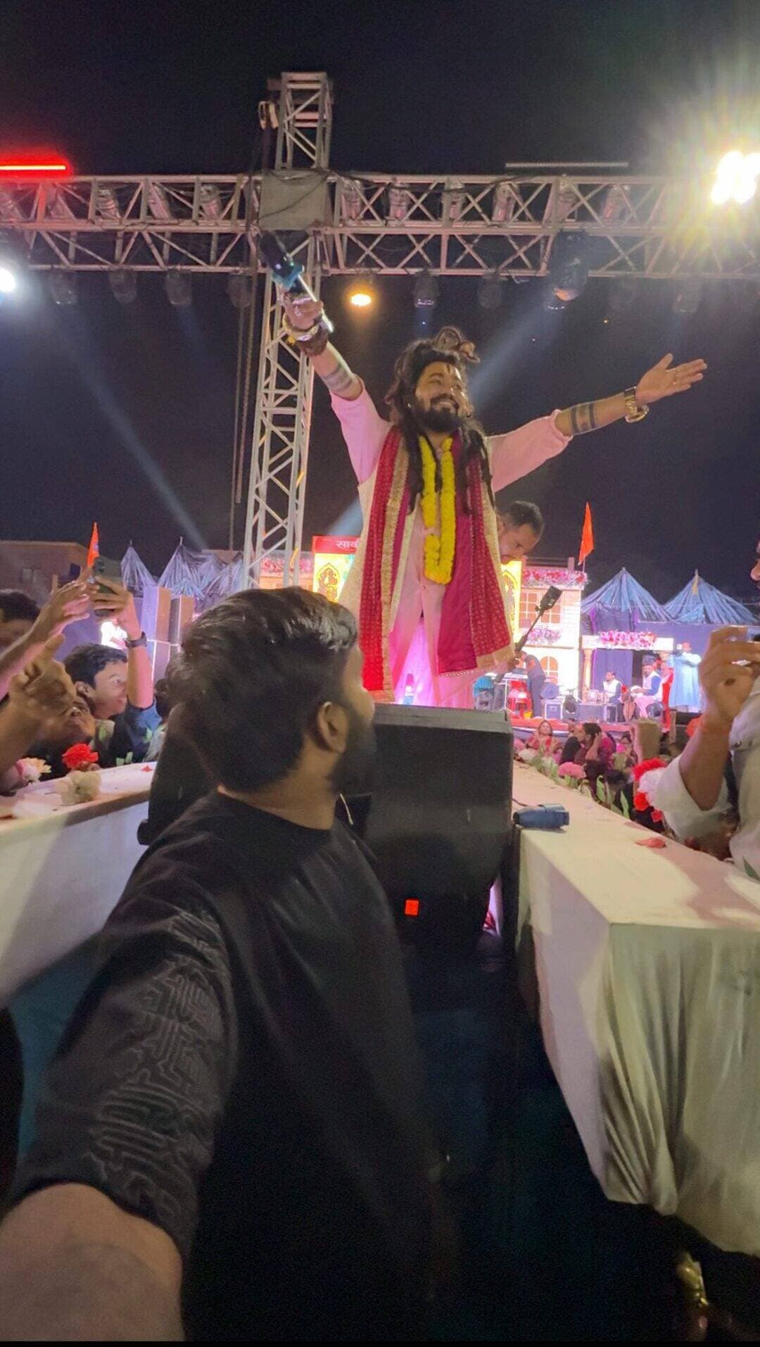 किसने किसने Live Performance देखी ?
आज नैनी के Cotton Mill Ground पर नैनी सार्वजनिक रामलीला समिति ट्रस्ट द्वारा आयोजित राज्याभिषेक समारोह में उत्तराखंड के प्रसिद्ध भजन गायक शेखर जायसवाल जी ने अपने भजनों से माहौल को भक्तिमय बना दिया।
Share on your story ✨
#nainisarvajanikramleelasamititrust #sarwajanikramleelasamititrust #naini #shekharjaiswal #musafirprayagi
