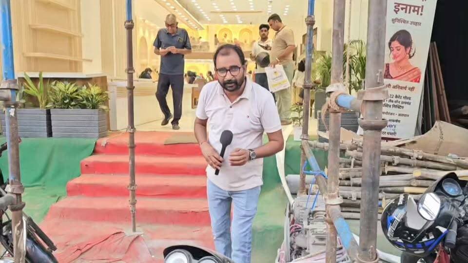 इस सुनार ने तो धमाल कर दिया इतनी भीड़ ऐसी ऑफर कही नहीं?