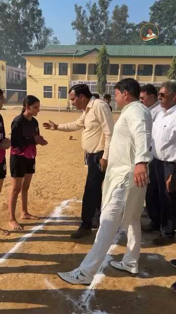 माननीय सुखविंदर सिंह सुक्खू जी के मार्गदर्शन में रामपुर में आयोजित होने वाली राज्य स्तरीय कबड्डी चैंपियनशिप के लिए बिलासपुर (घुमारवीं) में ट्रायल आयोजित किए गए।
बिलासपुर की खेल प्रतिभाओं को उचित मंच प्रदान करने और उन्हें आगे बढ़ने के अवसर उपलब्ध करवाने के लिए निरंतर प्रयास किए जा रहे हैं
Sukhvinder Singh Sukhu Rajesh Dharmani Minister HP Govt CMO Himachal Congress - The Soul Of India
#bilaspur #sukhvindersinghsukhu #ghumarwin #congress #suneelsharmabilaspur
