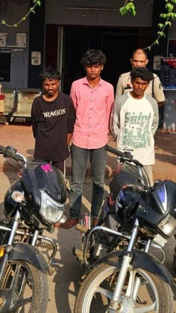 कोरबा: उरगा पुलिस ने अंतरजिला बाइक चोर गिरोह का किया पर्दाफाश, 4 चोरी की बाइक बरामद, 1 नाबालिग सहित 3 आरोपी गिरफ्तार