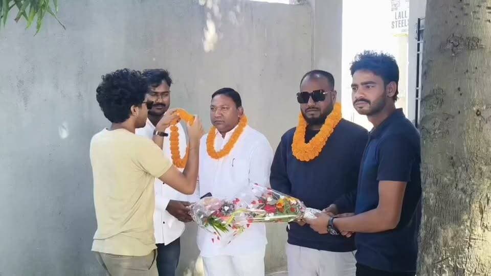 NSUI के गोबिंदपुर प्रखंड अध्यक्ष बने मोईन अंसारी RS more काॅलेज परिसर में प्रेस वार्ता का हुआ आयोजन, कोंग्रेस के कई नेतागण हुए उपस्थित नवनिर्वाचित प्रखंड अध्यक्ष को दि बाधाई