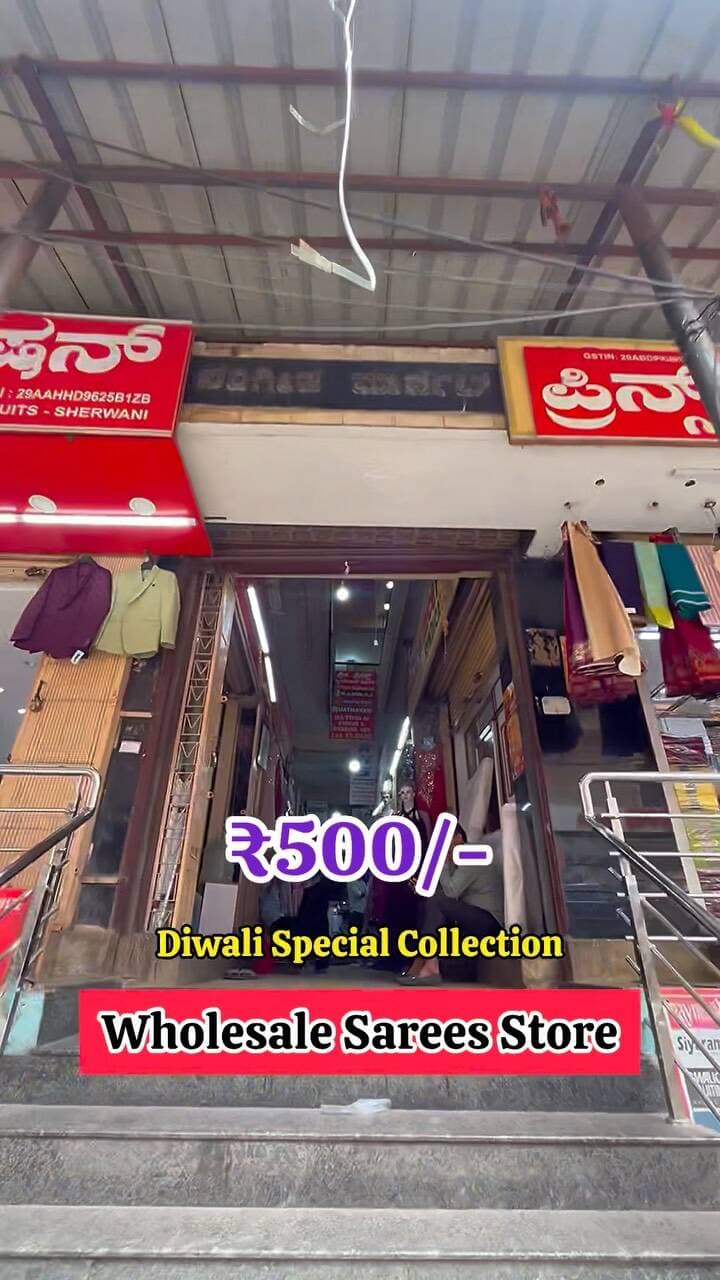 📌 @love_bengaluru
.
.
#festivalcollection #diwalicollection #wholesalemarket #sareecollection