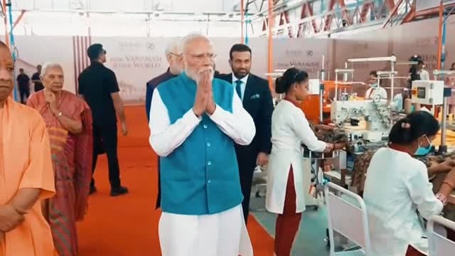 A proud milestone for Varanasi. A promising future for its people. Building on the city’s textile traditions, Arvind Limited brings modern manufacturing, skilled employment and new opportunities for women to pursue financial independence. Its new apparel manufacturing facility was inaugurated by Hon’ble PM Shri Narendra Modi ji in the presence of Hon’ble CM Shri Yogi Adityanath ji, connecting local craftsmanship and aspirations with a world of possibilities.
@arvind_limited
#arvindlimited #arvind95years #fromvaranasitotheworld #makeinindia #textileindustry