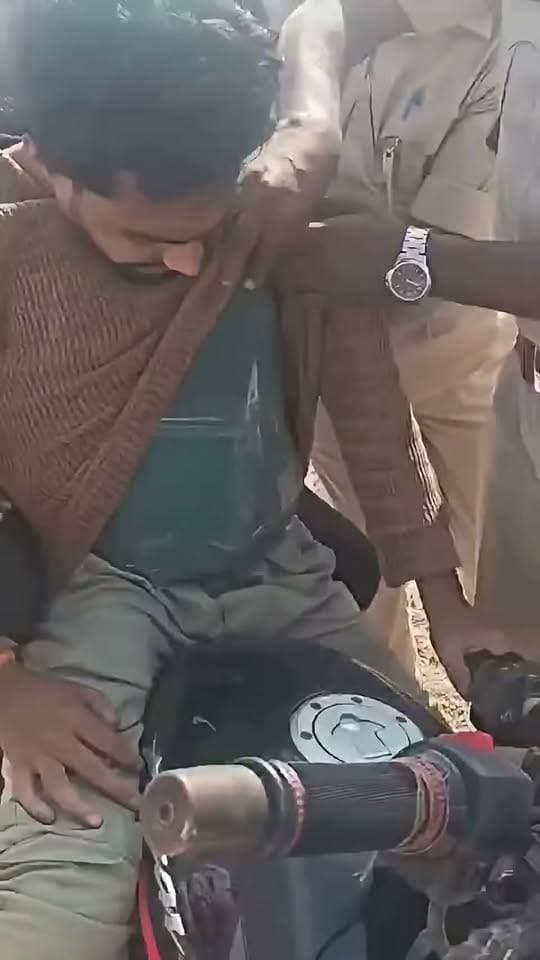 बिहार में शराब लेकर जा रहा था शराब माफिया पुलिस ने दी तलाशी देखकर हैरान