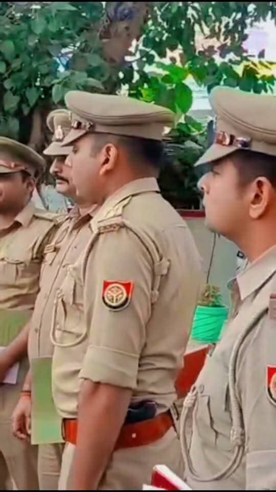 प्रयागराज: यमुनानगर की कानून व्यवस्था के लिए DCP अलर्ट
मेजा थाने का DCP विवेक यादव ने किया निरीक्षण
थाना परिसर और कार्यालय की व्यवस्थाओं को देखें
अपराध रजिस्टर और विवेचना की भी की समीक्षा
अपराधियों पर कार्रवाई करने के लिए दिए निर्देश
DCP के साथ थाना प्रभारी धनंजय पाण्डेय भी रहे मौजूद।
#prayagrajpolice