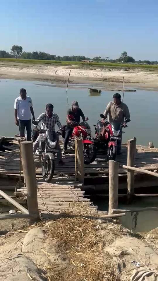 नाव के सहारे जिंदगी सूहिया रतवा नदी घाट