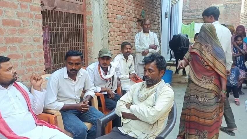 चंदौसी भाजपा मंत्री व उनके प्रतिनिधि पर आरोप लगाते हुए एक वीडियो सोशल मीडिया पर तेज़ी से वायरल हो रहा है। वही वायरल वीडियो को लेकर मंत्री प्रतिनिधि चंद्रशेन दिवाकर ने इस मामले को एक षड़यंत्र बताते हुए सपा के स्थानीय नेता उमेश दिवाकर पर पलटवार किया है।
#chandausi #foryoupage