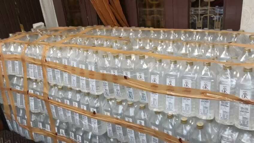 चंदौसी में हुई बड़ी कार्यवाही
खाद्य सुरक्षा विभाग की बड़ी कार्रवाई 2700 बोतल मिथ्याछाप पाए जाने पर पैकेज्ड ड्रिंकिंग वाटर जब्त