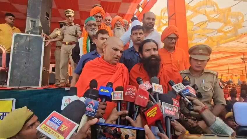 योग गुरु बाबा रामदेव ने AIMMIM चीफ असदुद्दीन ओवैसी को लेकर दिया बड़ा बयान वीडियो तेज़ी से हो रहा है वायरल।