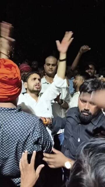 वाराणसी में MLC स्नातक चुनाव में काउंटिंग को लेकर हाई वोल्टेज ड्रामा.. बीजेपी कार्यकर्ता सड़कों पर.. प्रांजल यादव को हटाने की मांग