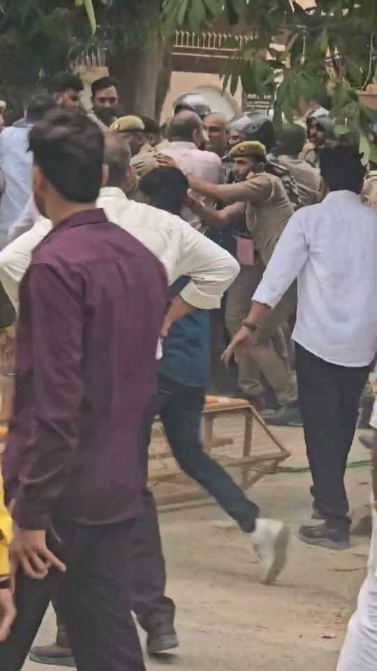 मतगणना स्थल के बाहर पुलिस और बीजेपी कार्यकर्ताओं के जमकर नोंकझोंक, वीडियो वायरल...