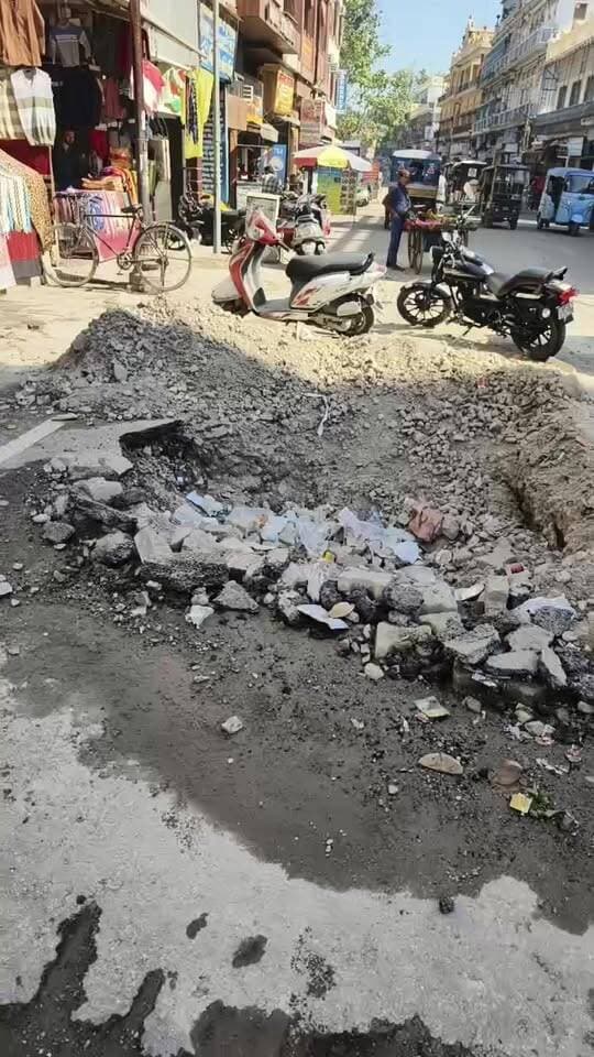 #haridwar : #DM साहब इस और भी दो ध्यान, कभी भी हो सकता है हादसा, हरिद्वार में चल रहे हैं कई कार्य, लेकिन बड़े-बड़े गड्ढे हादसों को दे रहे न्योता : देखें वीडियो
Haridwar Stambh Vasudev