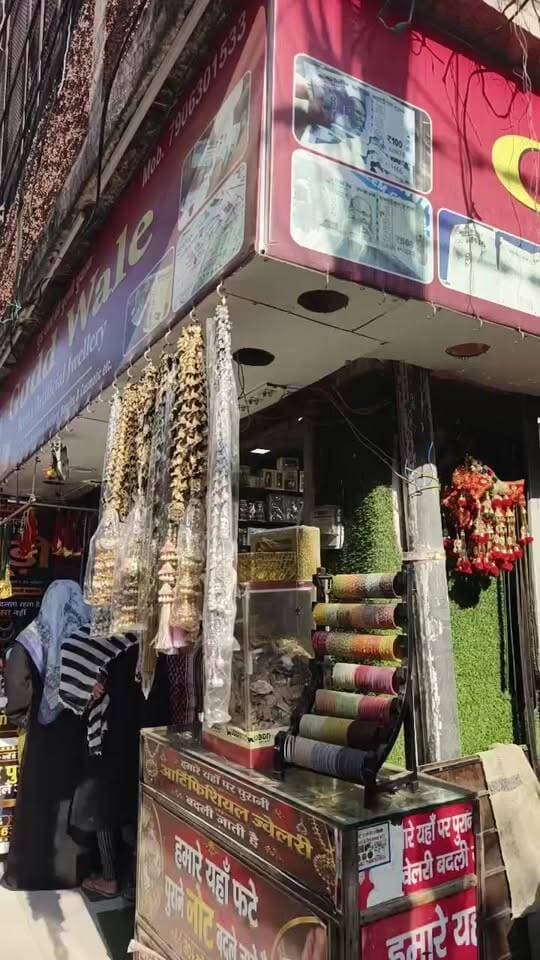 #Haridwar : करवा चौथ से दिवाली तक विशेष ऑफर, ज्वालापुर चौक बाजार की वाले शुभम भाई गुड वाले शुभम भाई की दुकान पर ग्राहकों के लिए स्पेशल ऑफर : देखें वीडियो
Haridwar Stambh Vasudev
