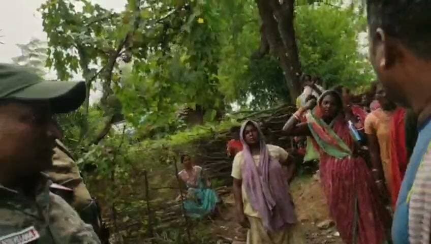 NGT रोक हटते ही बालु माफियाओ का राज, ग्रामीणों का विरोध शुरू
@tantnager