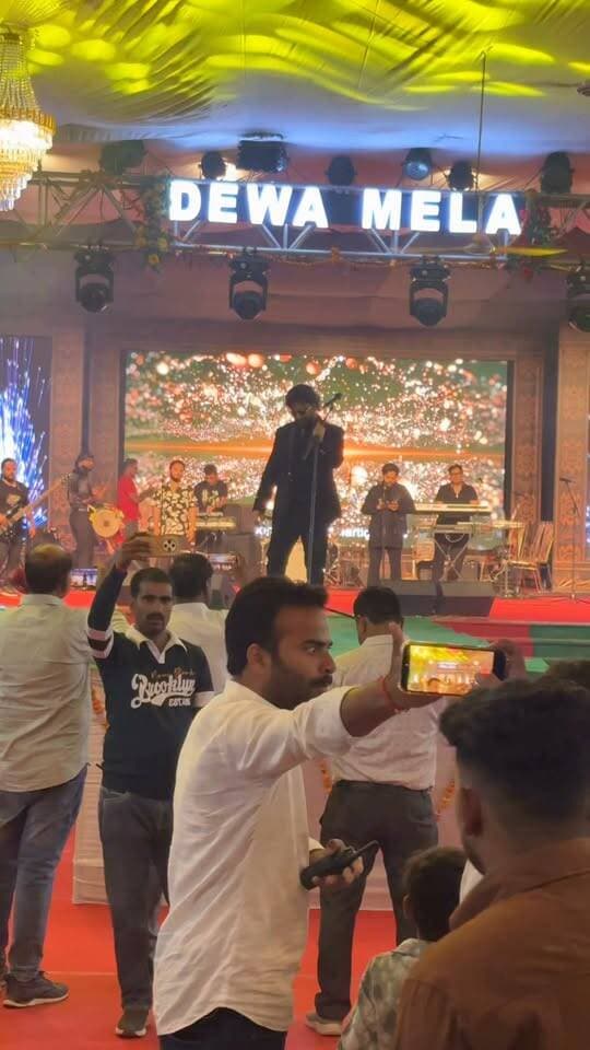 मोहम्मद दानिश ने देवा मेले में बांधा समां
लाइव परफॉर्मेंस देख झूमे दर्शक
#viralpost #barabankiupdates