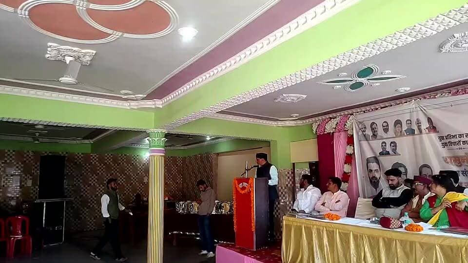#BreakingNews बड़कोट में भाजपा के युवा मोर्चा का "यमुनोत्री युवा संवाद एवं गौरव सम्मान कार्यक्रम मुख्य वक्ता मनवीर सिंह चौहान ( प्रदेश मीडिया प्रभारी भाजपा) BJP Uttarakhand