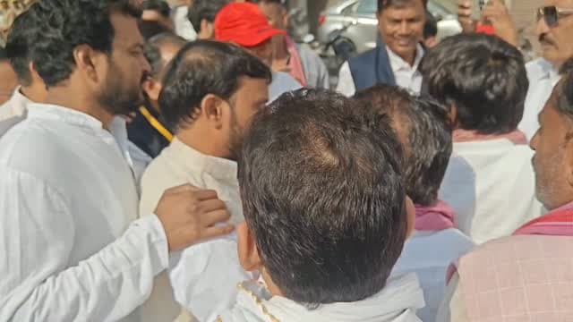 झाँसी ब्रेकिंग:
सपा प्रत्याशी मानसिंह यादव की बढ़त बरकरार, करीब 15,257 वोटों से आगे, जीत के रुझानों के बीच कार्यकर्ताओं में जश्न का माहौल