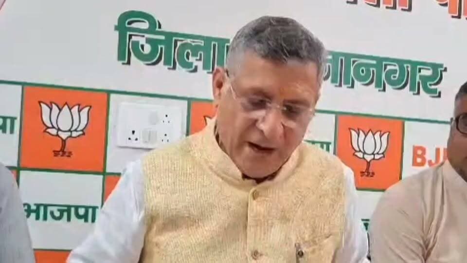 वोट चोरी के आरोपों पर कंवरपाल गुर्जर का कांग्रेस पर पलटवार, इंदिरा गांधी की इमरजेंसी का दिलाया याद
#KanwarPalGurjar #VoteChori #Congress #BJP #RahulGandhi #IndianPolitics #Emergency1975 #Democracy #ConstitutionOfIndia #Yamunanagar #HaryanaNews #highlight #follower