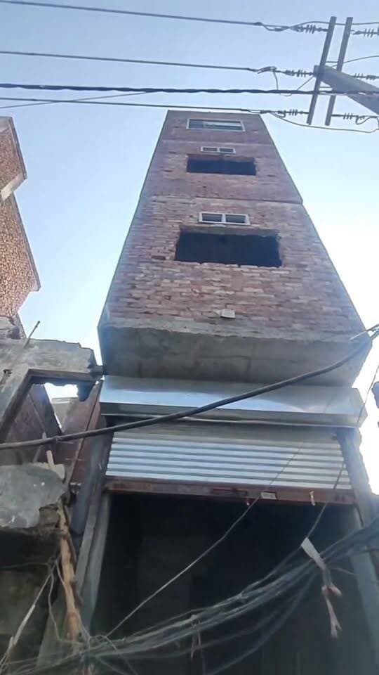 जगाधरी बस स्टैंड के पास अनोखा निर्माण! नियमों और नगर निगम की मंजूरी पर उठे सवाल
#highlight #follower
#Yamunanagar #Jagadhri #HaryanaNews #BreakingNews #LocalNews #AKNews #AjayKhurana #MunicipalCorporation #ConstructionNews #PublicSafety #GroundReport #ViralNews #HaryanaUpdates #NewsReport #TwinCity