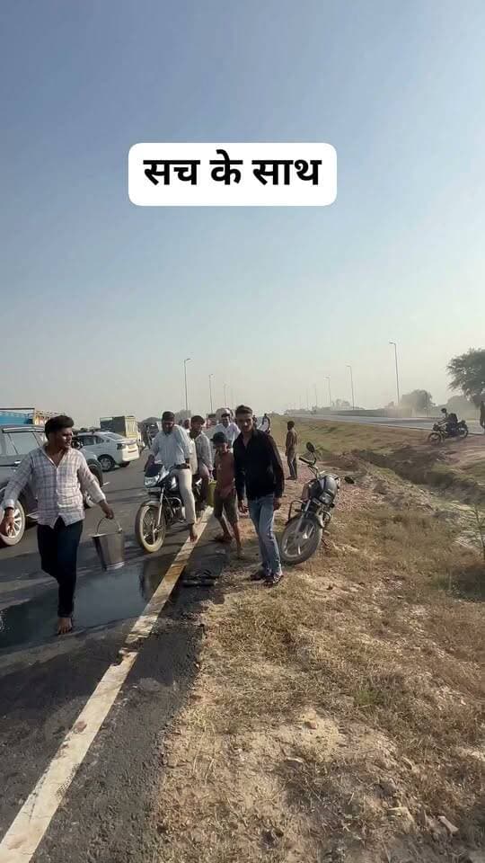 बरेली हाईवे पर हुआ बड़ा हादसा पेट्रोल से भरा हुआ टैंकर पलटा स्थानी लोगों ने मचाई लूट