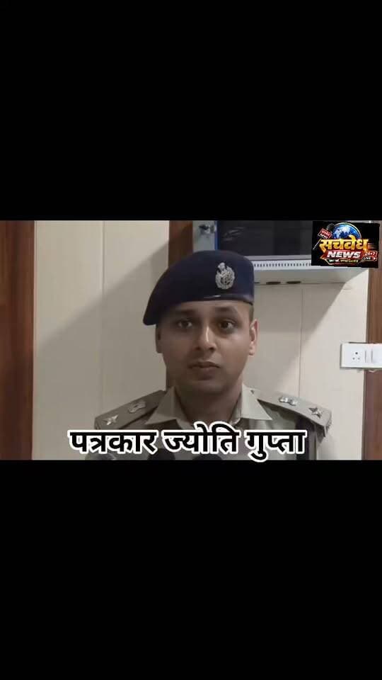 🎙️ ब्रेकिंग न्यूज़ | फतेहपुर
करवाचौथ पर एसपी अभिमन्यु मांगलिक का बड़ा फैसला, महिला पुलिसकर्मियों को बिना आवेदन मिलेगा अवकाश!
फतेहपुर से महिला पुलिसकर्मियों के लिए राहत भरी खबर सामने आई है। करवाचौथ के त्योहार को देखते हुए फतेहपुर के पुलिस अधीक्षक अभिमन्यु मांगलिक के एक बड़े फैसले की चर्चा हो रही है।
मिली जानकारी के अनुसार, विवाहित महिला पुलिसकर्मियों को करवाचौथ पर छुट्टी के लिए आवेदन देने और अधिकारियों से गुहार लगाने की जरूरत नहीं पड़ेगी। उन्हें बिना आवेदन के अवकाश देने की व्यवस्था की गई है, ताकि वे अपनी ड्यूटी की जिम्मेदारियों के साथ परिवार के बीच रहकर इस महत्वपूर्ण त्योहार को मना सकें।
करवाचौथ का पर्व विवाहित महिलाओं के लिए विशेष महत्व रखता है। ऐसे में पुलिस विभाग में कार्यरत महिला कर्मचारियों को त्योहार मनाने का अवसर देना उनके पारिवारिक जीवन और भावनाओं के सम्मान की दिशा में एक महत्वपूर्ण कदम माना जा रहा है।
पुलिस की नौकरी में कानून-व्यवस्था बनाए रखने की जिम्मेदारी के चलते त्योहारों पर भी ड्यूटी निभानी पड़ती है। ऐसे में महिला पुलिसकर्मियों को राहत देने की यह पहल उनके लिए खास मायने रखती है।
एसपी अभिमन्यु मांगलिक के इस फैसले को महिला पुलिसकर्मियों की पारिवारिक जिम्मेदारियों के प्रति संवेदनशीलता के रूप में देखा जा रहा है। इस पहल से पुलिस विभाग में मानवीय दृष्टिकोण और कर्मचारियों के प्रति सम्मान का संदेश भी जाता है।
फिलहाल, इस फैसले से संबंधित आधिकारिक आदेश और अवकाश की विस्तृत शर्तों की पुष्टि आवश्यक है।
फतेहपुर से बड़ी खबर — करवाचौथ पर महिला पुलिसकर्मियों को राहत देने की पहल ने जीता दिल।