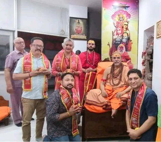आज उत्तराखंड क्रांति दल डेमोक्रेटिक की टीम ने केन्द्रीय कार्यकारी अध्यक्ष मेजर Santosh Bhandari जी के नेतृत्व में शंकराचार्य स्वामी अविमुक्तेश्वरानंद सरस्वती महाराज जी से बनारस में मुलाक़ात की..
<nis:link nis:type=tag nis:id=लोकउक्रांद nis:value=लोकउक्रांद nis:enabled=true nis:link/>
<nis:link nis:type=tag nis:id=ukdd nis:value=UKDD nis:enabled=true nis:link/>