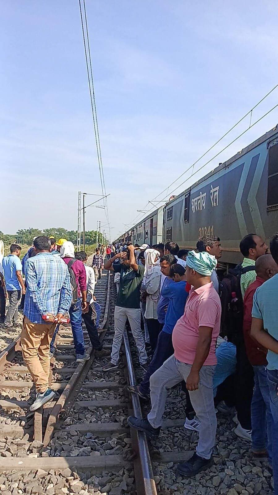भोजपुर में बाल बाल बचा श्रमजीवी एक्सप्रेस