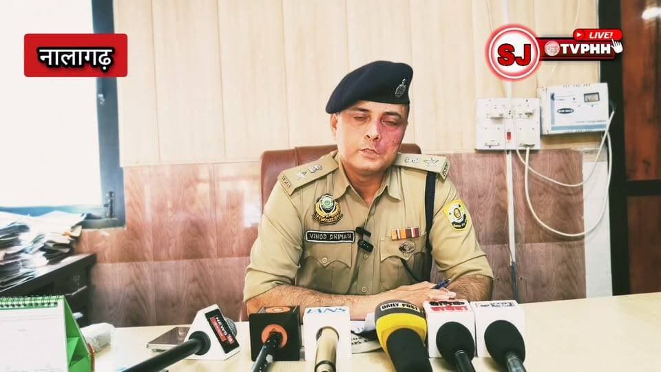 नालागढ़ में गैंगस्टरों की धमकियों से दहशत, स्क्रैप कारोबारी के ऑफिस पर पांच राउंड फायरिंग
गोलजमाला में नकाबपोश बाइक सवारों ने दी धमकी, मौके से फरार हुए आरोपी
बूटा प्लासी में 15 और 24 अक्टूबर को भी हुई थी फायरिंग, एक ही गैंग होने का शक
एसपी बद्दी विनोद धीमान बोले—पांच विशेष टीमें गठित, पंजाब पुलिस के साथ मिलकर आरोपियों की तलाश तेज