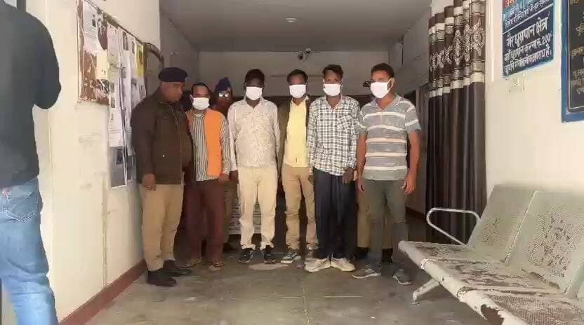 चम्पावत में 992 ग्राम चरस के साथ पांच गिरफ्तार, आर्टिका कार जब्त https://champawatkhabar.com/five-arrested-with-992-grams-of-charas-in-champawat-artika-car-seized/