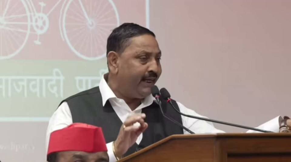 सपा की सदस्यता ग्रहण करते समय धर्मेन्द्र कश्यप ने अखिलेश यादव से कर दिया बडा वादा