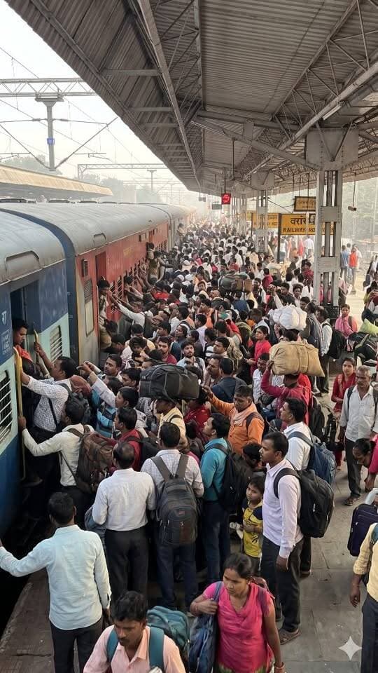 त्योहार पर घर आने की हुई पक्की व्यवस्था मुंबई से प्रयागराज वाराणसी की स्पेशल ट्रेन 20 नवंबर तक चलेगी
Follow for more information @NamostuteKashi
#NamostuteKashi RailNews TrainInformation NewTrain #IndianRailways Railway train #Mumbai TrainNews ConfirmTicket DiwaliSpecialTrain Prayagraj ConfirmSeat TrainTicket FestivSpecialTrain #SpecialTrain Mau #Varanasi