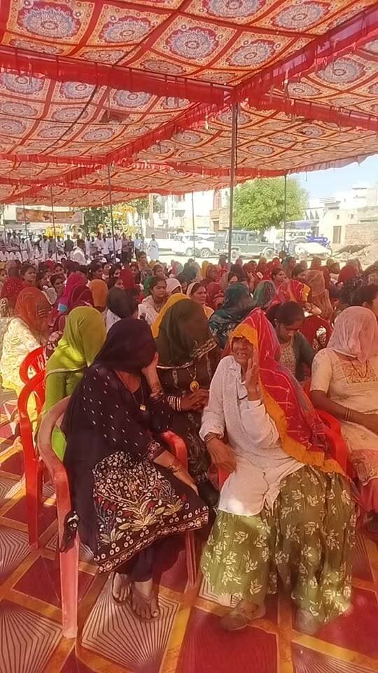🔴 LIVE | डोभी गांव में राजबाला कुलड़िया की समर्थन सभा
ग्राम पंचायत डोभी से सरपंच पद की उम्मीदवार राजबाला कुलड़िया धर्मपत्नी सतवीर कुलड़िया की डोभी गांव में आयोजित समर्थन सभा की BHADRA VOICE पर सीधी कवरेज।
देखिए सभा की पूरी कवरेज, ग्रामीणों की मौजूदगी और सभा में रखे जा रहे विचार।
📍 स्थान: डोभी गांव
🎥 कवरेज: BHADRA VOICE
#DobhI #राजबाला_कुलड़िया #सरपंच_चुनाव #समर्थन_सभा #BhadraVoice #Live