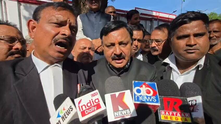 #Bahraich :- अधिवक्ताओं के अध्यक्ष ने दी खुली चुनौती,, अगर नहीं हुई गिरफ्तारी तो होगा बड़ा आंदोलन,,
