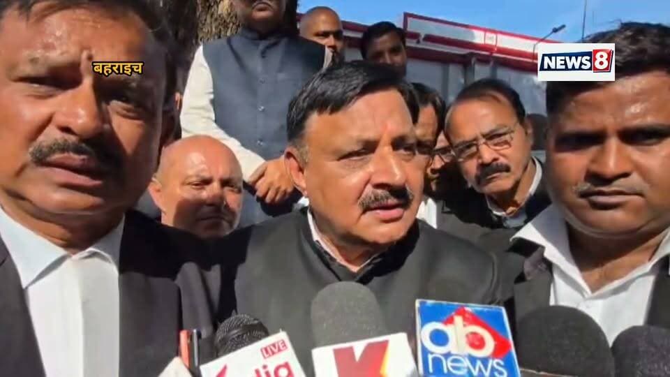 #Bahraich:- वकीलों का जोरदार प्रदर्शन,,वकीलों पर हमले के विरोध में अधिवक्ताओं ने मनाया काला दिवस,,विरोध मार्च निकाल कर डीएम को सौंपा ज्ञापन,, #highlightseveryone