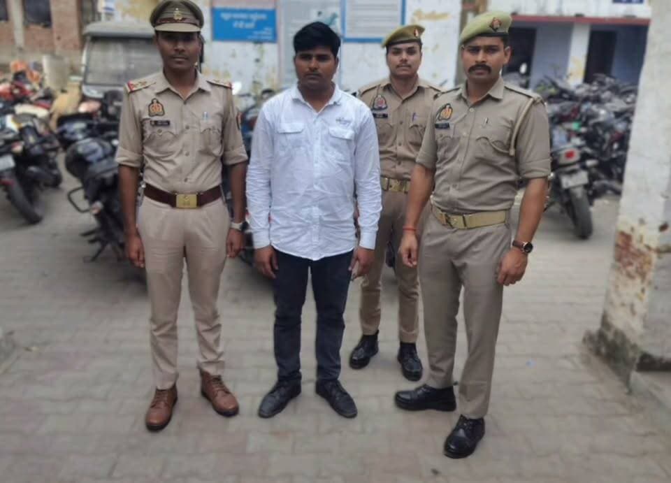 खबर थाना सदर बाजार यहां पर कि आरोपी को पुलिस ने पकड़ा भेज दिया जेल शाहजहांपुर उत्तर प्रदेश
