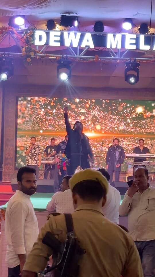 मोहम्मद दानिश ने देवा मेले में बांधा समां
लाइव परफॉर्मेंस देख झूमे दर्शक
#viralpost #barabankiupdates