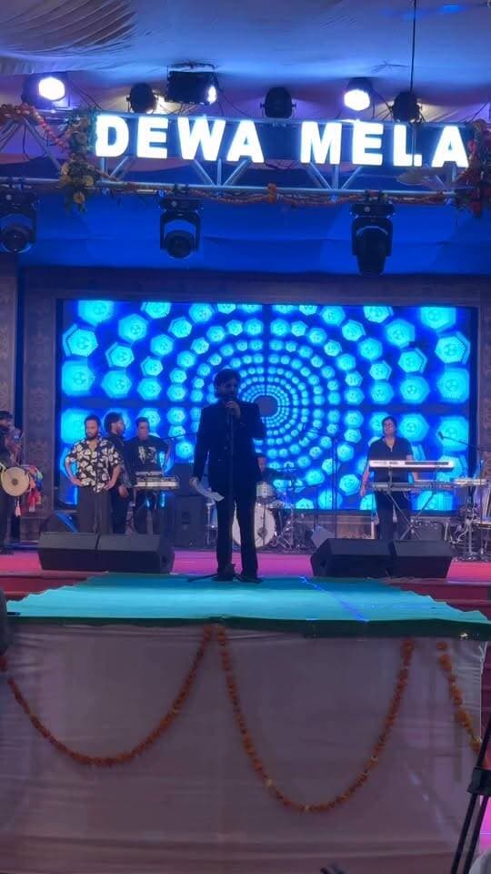 मोहम्मद दानिश ने देवा मेले में बांधा समां
लाइव परफॉर्मेंस देख झूमे दर्शक
#viralpost #barabankiupdates