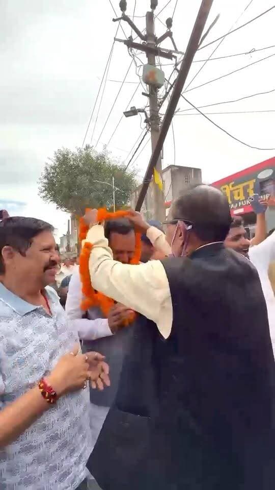 कोसी से जितने के बाद एन के यादव का कार्यकर्ताओ ने गर्मजोशी से किया स्वागत