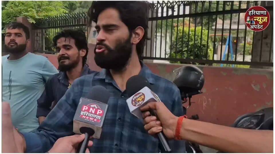 #Panipat मे हॉस्पिटल पर लगे आरोप, डॉक्टर बोले पहले ही मृ*त था, पुलिस बोली जांच का विषय है
#HaryanaNewsUpdate