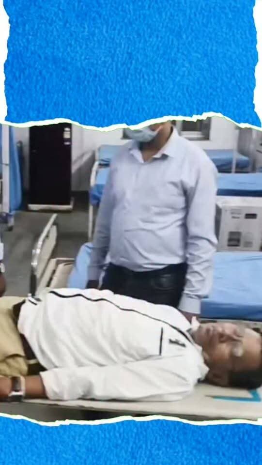 ईवीएम सीलिंग के दौरान पीओ प्रथम की बिगड़ी तबीयत, आईसीयू में भर्ती
डूंगरपुर जिले के बिछीवाड़ा ब्लॉक के चुण्डावाड़ा पोलिंग बूथ पर ड्यूटी कर रहे पीओ प्रथम सोमेश्वर डेंडोर की बुधवार को अचानक तबीयत बिगड़ गई। मतदान समाप्ति के बाद ईवीएम की सीलिंग करते समय वह नीचे गिर पड़े। मौके पर मौजूद मतदान कार्मिकों ने 108 एम्बुलेंस की मदद से उन्हें जिला अस्पताल पहुंचाया, जहां आईसीयू में उनका इलाज जारी है। चाड़ोली गांव निवासी सोमेश्वर पुत्र हीरालाल डेंडोर पीठ सीनियर स्कूल में पीटीआई शिक्षक के पद पर कार्यरत हैं। पंचायतीराज चुनाव के तहत उनकी ड्यूटी चुण्डावाड़ा बूथ पर लगाई गई थी।
#Dungarpur #Bichhiwara #Chundawada #SomeshwarDendor #PanchayatiRajElection RajasthanNews