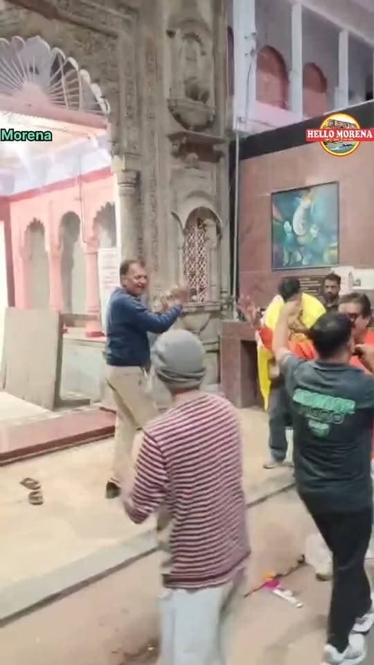 मुरैना में भक्ति का नया ट्रेंड- श्रद्धालु रोज सुबह सड़कों पर निकाल रहे नाम जप यात्रा👇
नाम जप यात्रा सुबह 5:30 बजे गुफा मंदिर से शुरू होती है। इसमें शामिल लोग नाम जप करते हुए जीवाजी गंज में रामजानकी मंदिर, अंग्रेसन महाराज मंदिर, गोपीनाथ पुलिया हनुमान मंदिर, महामाया मंदिर, जैन मंदिर, बिहारी जी मंदिर, महादेव नाका, गिर्राज जी मंदिर, मार्कण्डेश्वर महादेव मंदिर, हनुमान चौराहा स्थित हनुमान मंदिर तथा राम दरबार मंदिर पहुंचकर दर्शन करते हैं और फिर लौटकर गुफा मंदिर आते हैं। नाम जप यात्रा के दौरान शहर का माहौल भक्तिमय हो उठता है।
